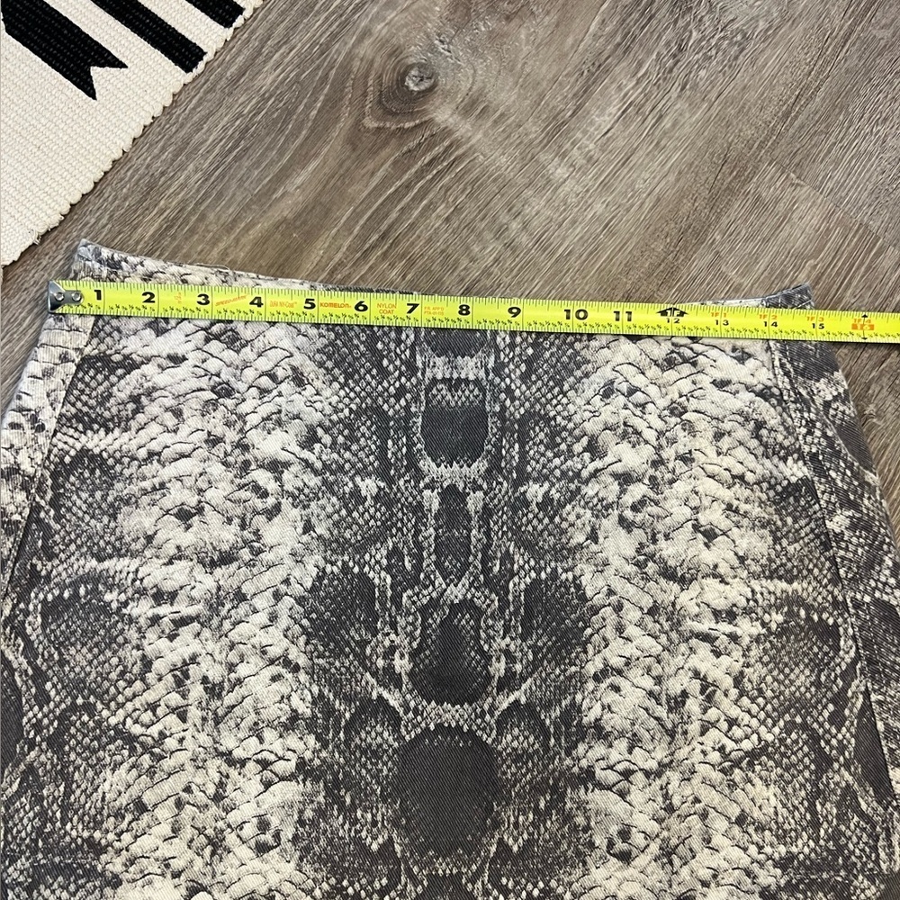 BDG Urban Outfitters Snakeskin Mini Skirt Medium - Picture 6 of 8